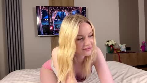 moonavellle_ online show from June 24, 9:33 pm