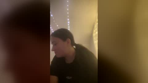 moonhigl online show from December 14, 9:32 pm