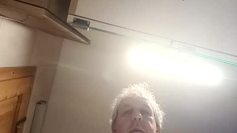 moos1 online show from February 2, 5:37 am