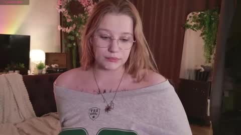 morvelyn online show from May 24, 6:47 pm