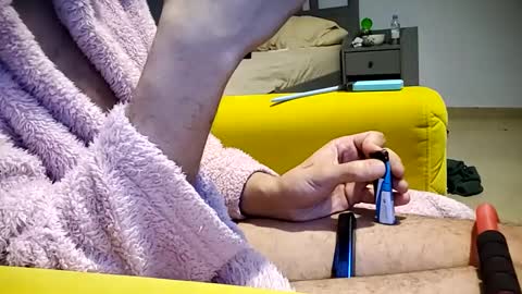 Snapshot of moss127 chatting on December 15, 6:26 pm twennysevv27 online show from December 15, 6:26 pm