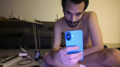 Snapshot of moss127 chatting on January 25, 4:24 pm twennysevv27 online show from January 25, 4:24 pm