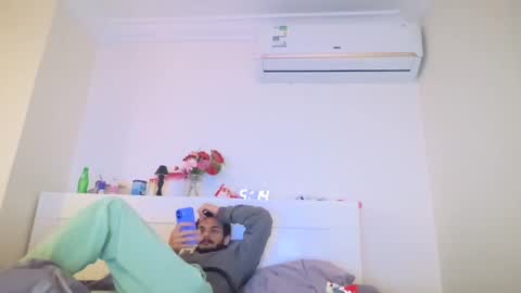 Snapshot of moss127 chatting on January 29, 3:12 am twennysevv27 online show from January 29, 3:12 am