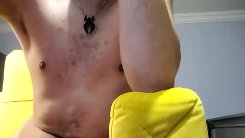 Snapshot of moss127 chatting on December 7, 8:22 pm twennysevv27 online show from December 7, 8:22 pm