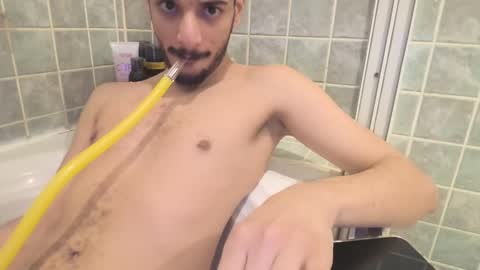 Snapshot of moss127 chatting on February 13, 10:23 am twennysevv27 online show from February 13, 10:23 am