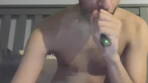 Snapshot of moss127 chatting on February 13, 9:28 pm twennysevv27 online show from February 13, 9:28 pm