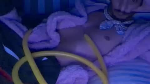 Snapshot of moss127 chatting on February 17, 1:47 am twennysevv27 online show from February 17, 1:47 am