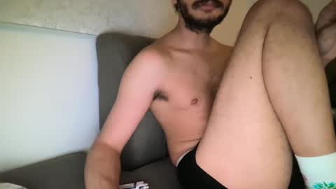 Snapshot of moss127 chatting on January 26, 2:35 am twennysevv27 online show from January 26, 2:35 am