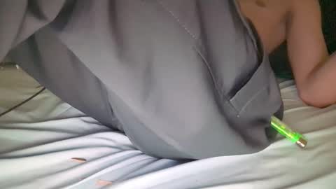 Snapshot of moss127 chatting on February 7, 8:11 am twennysevv27 online show from February 7, 8:11 am