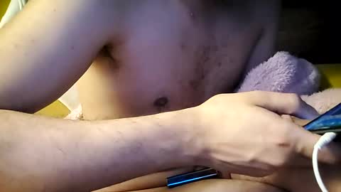 Snapshot of moss127 chatting on December 16, 2:04 am twennysevv27 online show from December 16, 2:04 am