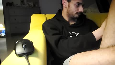 Snapshot of moss127 chatting on December 29, 12:09 am twennysevv27 online show from December 29, 12:09 am