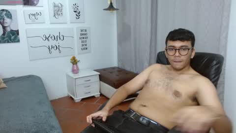 Snapshot of mou_fly chatting on October 20, 2:55 pm Mou Fly online show from October 20, 2:55 pm