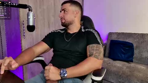 Snapshot of mr_david_cox chatting on February 23, 12:41 am David online show from February 23, 12:41 am