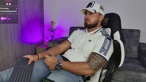 Snapshot of mr_david_cox chatting on February 9, 3:32 am David online show from February 9, 3:32 am