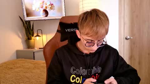 Mr Evans online show from November 17, 4:09 pm