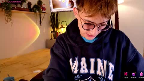 Mr Evans online show from December 4, 5:01 pm