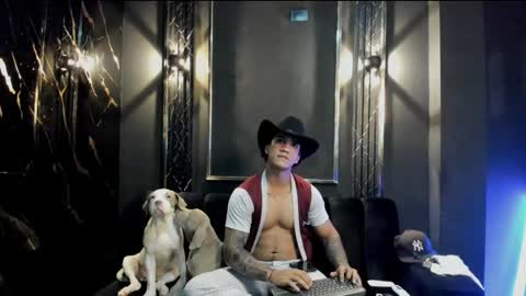 Snapshot of mr_maximo chatting on October 11, 2:05 am mr_maximo online show from October 11, 2:05 am