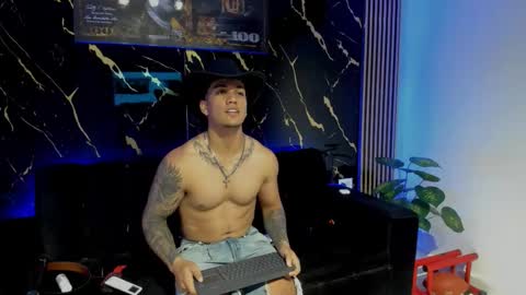 mr_maximo online show from January 19, 4:11 am