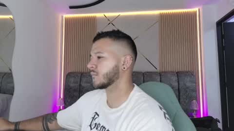 MIKEE online show from May 26, 3:01 am