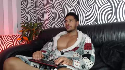 AARON online show from December 2, 8:58 am