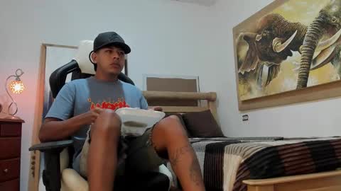 mr_stiven_ online show from March 18, 5:46 am