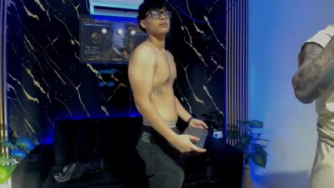 yisuz online show from February 27, 8:01 pm