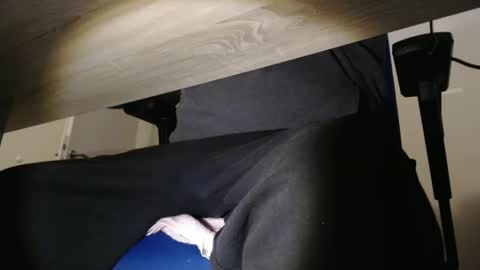 MrJohnsen1975 online show from December 8, 3:24 pm