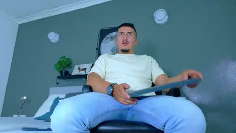 Mr Fox online show from November 18, 7:39 pm