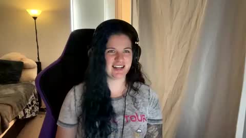 Snapshot of mrs_and_his_kitten chatting on December 31, 2:08 am mrs_and_his_kitten online show from December 31, 2:08 am