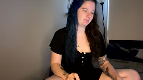 Snapshot of mrs_and_his_kitten chatting on January 6, 12:59 am mrs_and_his_kitten online show from January 6, 12:59 am