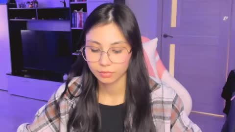 ms_emily_ online show from April 15, 11:46 am