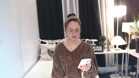 Snapshot of ms_grey4u chatting on February 13, 12:43 pm Ash online show from February 13, 12:43 pm