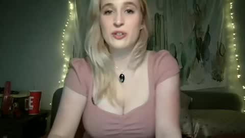 Snapshot of msclairewhatever chatting on October 20, 10:26 pm msclairewhatever online show from October 20, 10:26 pm