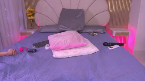 Manuela  online show from April 9, 6:19 am