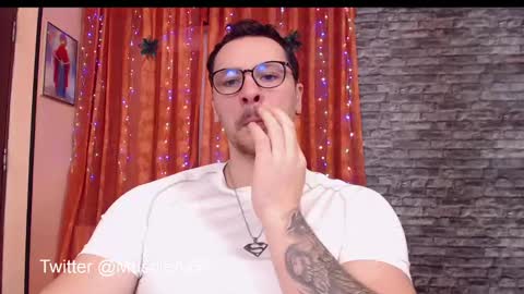 AJ online show from December 6, 2:55 pm