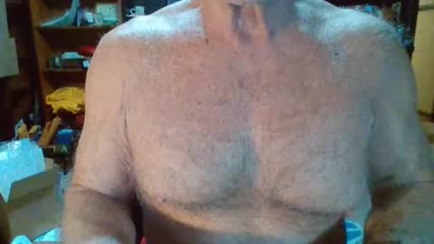 Snapshot of musclesandlittledick chatting on October 24, 9:59 pm musclesandlittledick online show from October 24, 9:59 pm