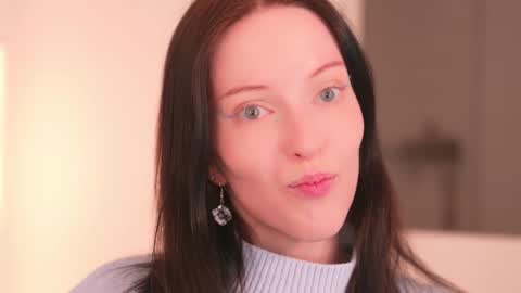 STELLA online show from November 4, 5:03 pm