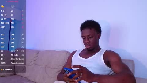 Mylo Wallace  online show from February 17, 1:32 pm