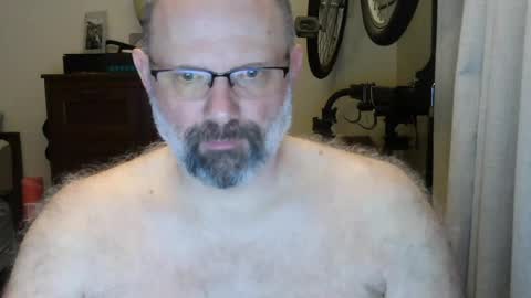 Just hanging out - No pressure online show from June 26, 5:35 am