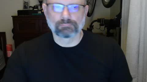 Just hanging out - No pressure online show from June 24, 5:25 am