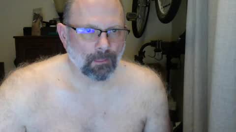 Just hanging out - No pressure online show from June 20, 6:19 am