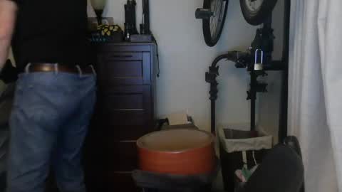 Just hanging out - No pressure online show from July 2, 5:01 am