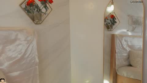 naamah_b online show from December 3, 2:40 pm