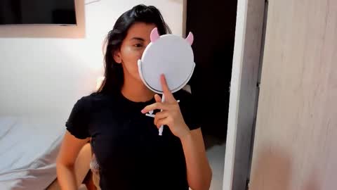 independent model online show from September 17, 1:31 am