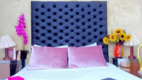 Nahomi  online show from October 16, 7:02 pm