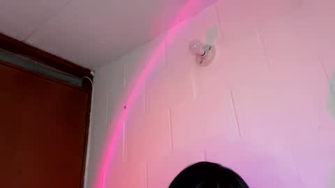 nahomy online show from December 1, 1:20 pm