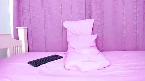 nahomy_smiith_ online show from November 2, 9:15 pm