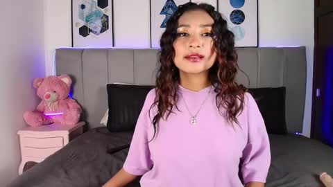 Naia online show from October 4, 7:33 pm