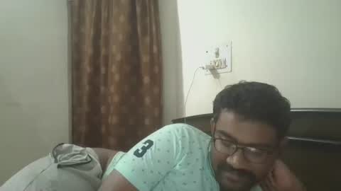 NAIRANANDU28 online show from April 2, 7:32 pm