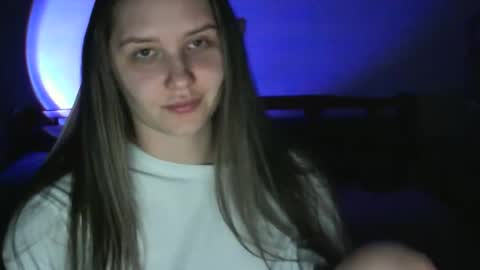 Lola online show from April 4, 4:14 pm